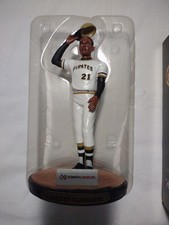 Top 10 Roberto Clemente Baseball Cards 32