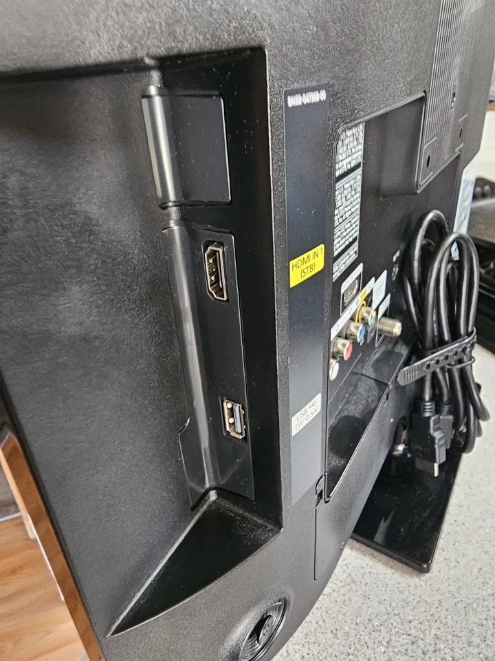 Samsung UN19F4000BF - 19-Inch 720p LED TV (2013 Model) -great condition - Image 3 of 4