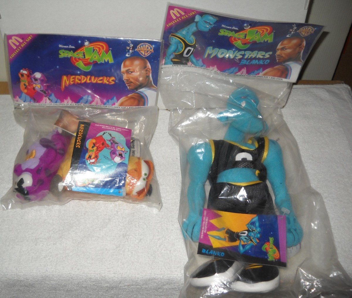 8072 Vintage Playmates Space Jam - 3 Michael Jordan Figures & 2
