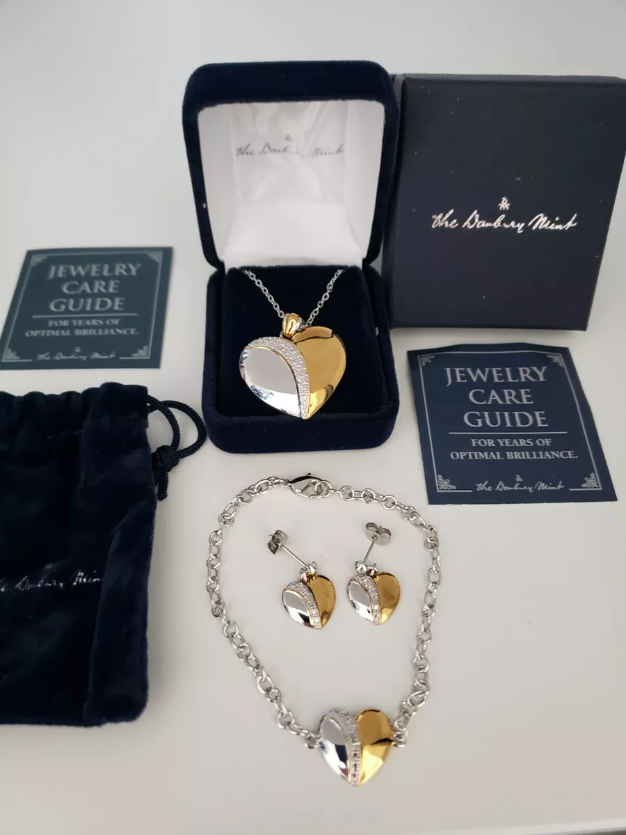 The danbury hotsell mint heart necklace