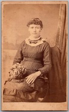 ANTIQUE CIRCA 1870S CDV STAR GALLERY LADY IN DRESS YORK PENNSYLVANIA
