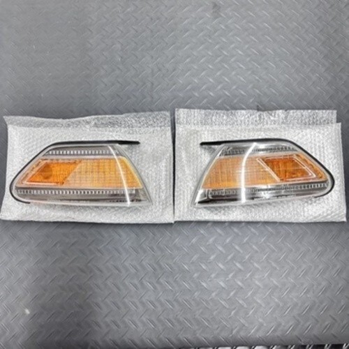 Genuine Toyota 96-98 Mark II Early Model Side Turn Signal Lamp RH