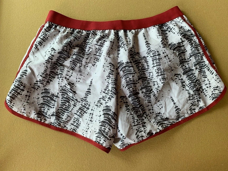 Under Armour All Season Gear Running Shorts Poly Material w/ Liner IU Branded XL - Image 2 of 4