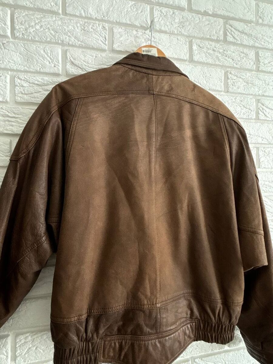 T.M Branded leather browm bomber jacket vintage Made in T.M Branded leather browm bomber jacket vintage Made in