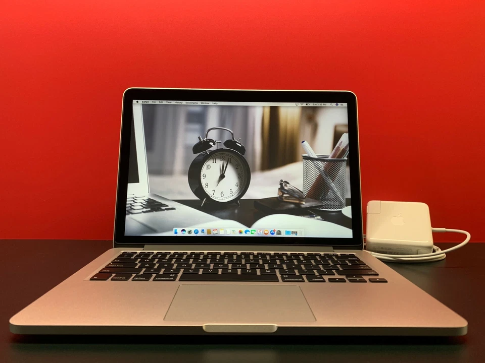 MacBook Pro Retina 13 2015 | 3,1 GHz Core i5 | 8 GB | SSD 1 TB | 1 AÑO DE GARANTÍA Foto 3 de 4