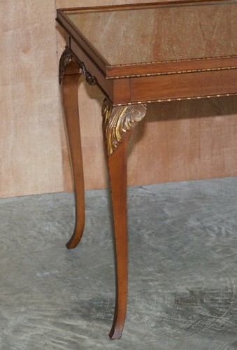 PRECIOSO ESCRITORIO DE MESA DE ESCRITURA DE COLECCIÓN EN CAOBA CON PARTE SUPERIOR DE VIDRIO BORDADO DE SEDA - Imagen 4 de 12