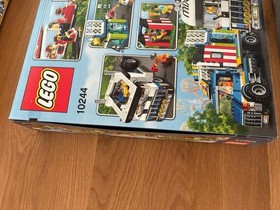 LEGO Creator 31026 10244 Set