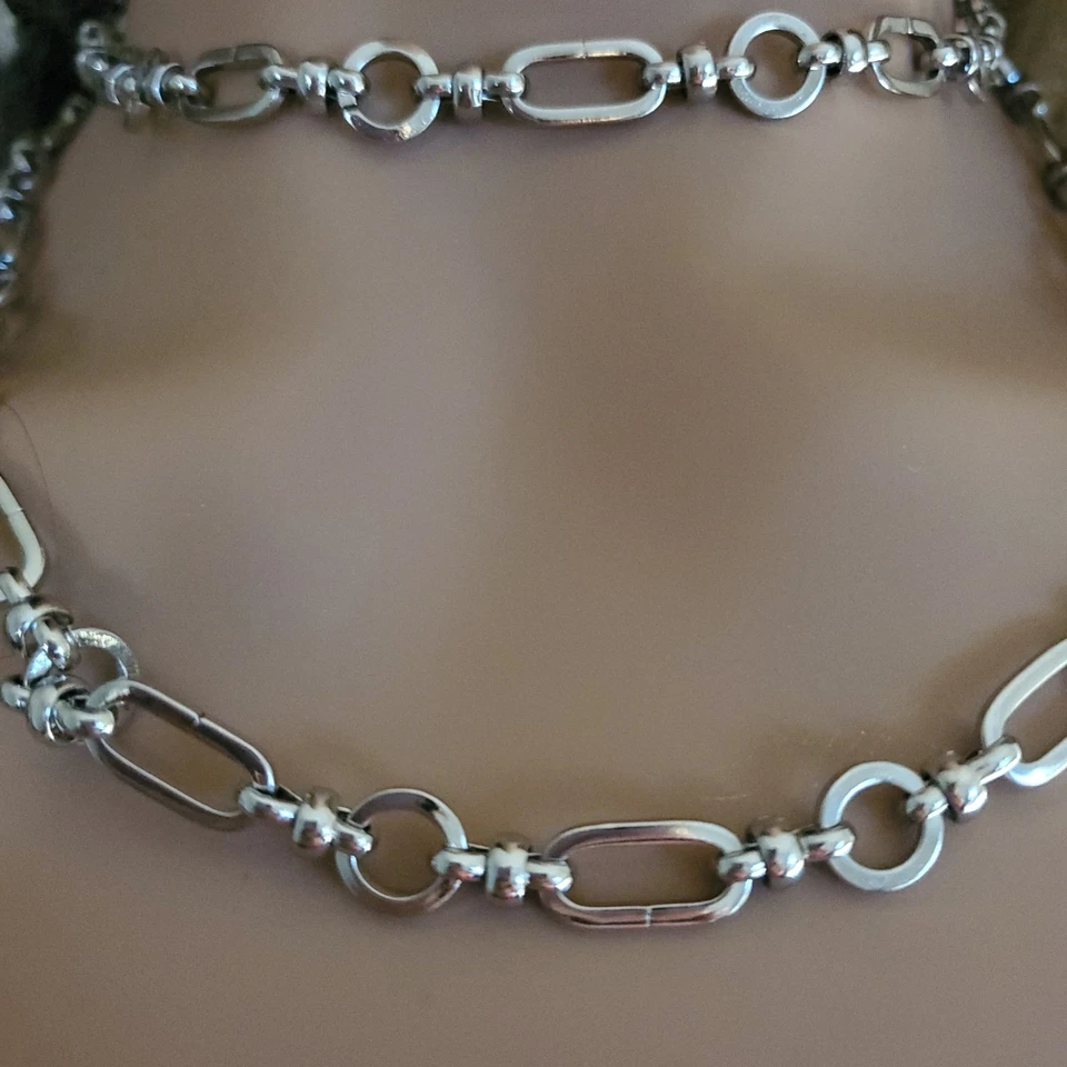 Collar de cadena con clip plateado de Calvin Klein (36") Foto 4 de 4