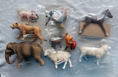 9 SCHLEICH Tiere Konvolut m. Schleich Fähnchen Siehe Fotos