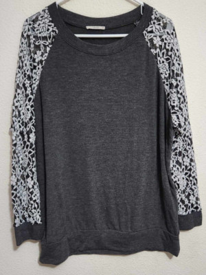 Le Lis Women's XL Long-Sleeve Blouse