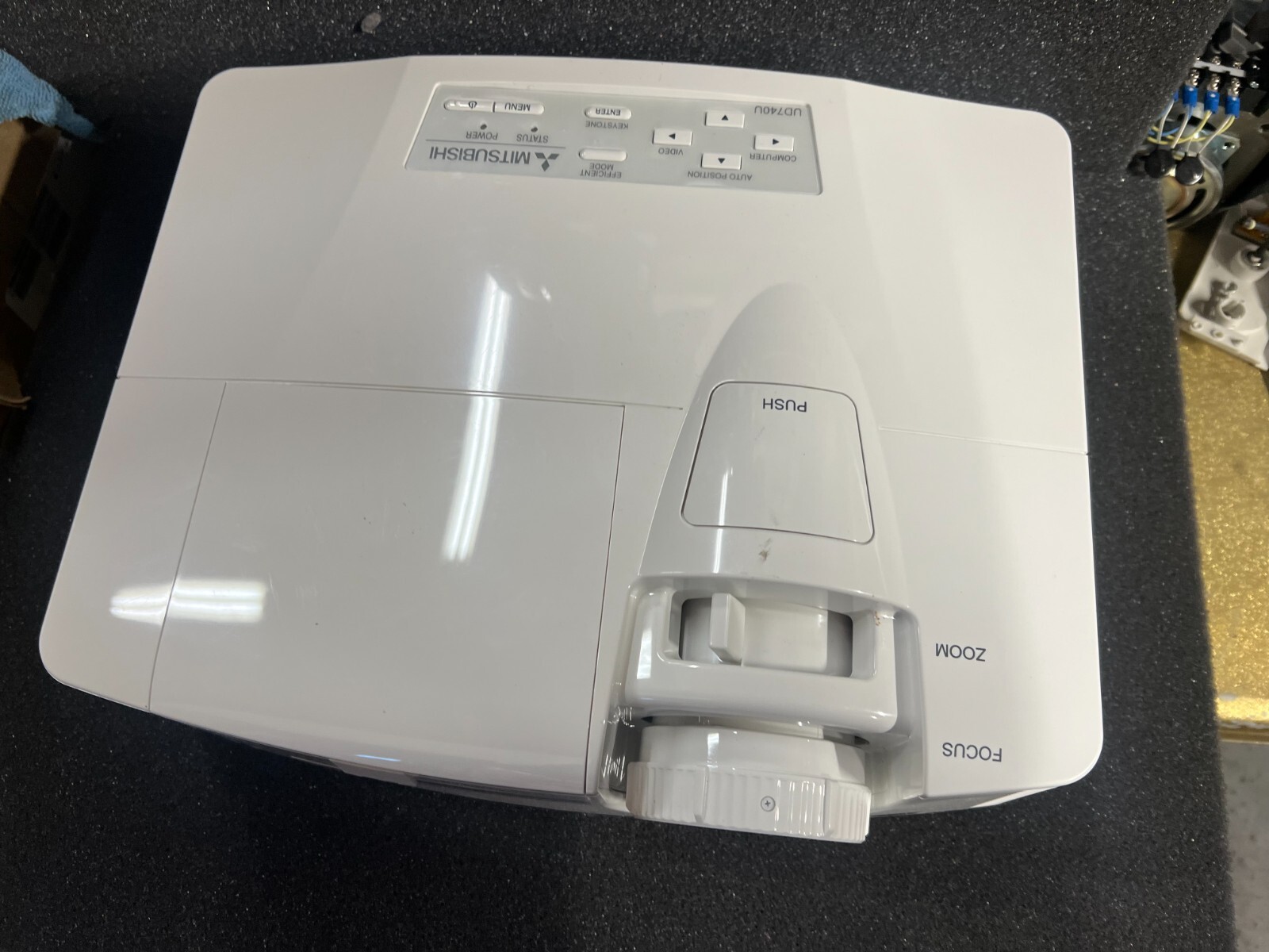 Mitsubishi UD740U WUXGA DLP Projector 4100 LUMENS ! 3310H LAMP | eBay