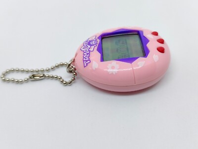 Very rare 1998 Tamagotchi Bandai Tamaotch Pink Electronic Toy