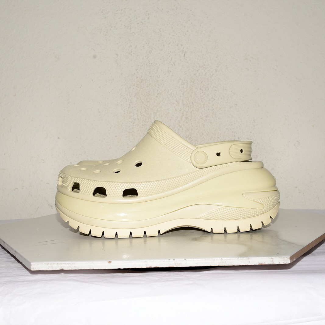 靴 MEGA CRUSH CLOG crocs Amazon.com | Crocs Unisex Mega Crush Clog Almond Tint/Multi