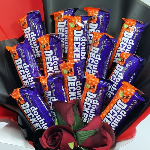 PERSONALISIERTES VALENTINSTAG SCHOKOLADENSTRAUSS MIT CADBURY DOPPELDECKER - Bild 2 von 9