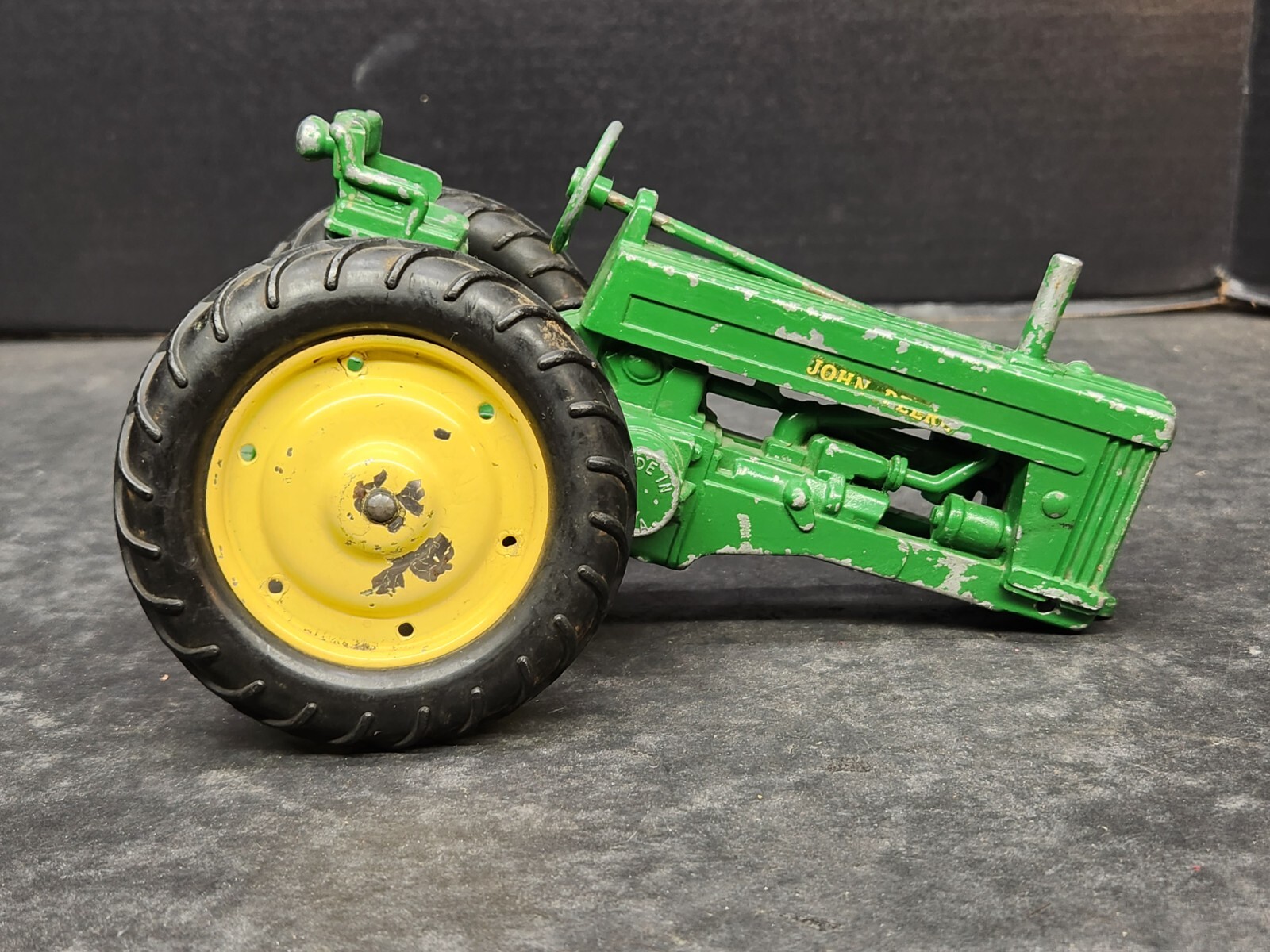 Ertl John Deere Model 60 Tractor Diecast w Metal Hubs 1/16 for parts or