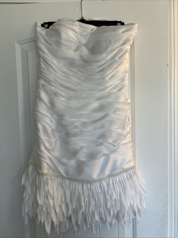 Preowned Short White Mini Cocktail Formal Beaded Tassle Style  Dress- Size 8