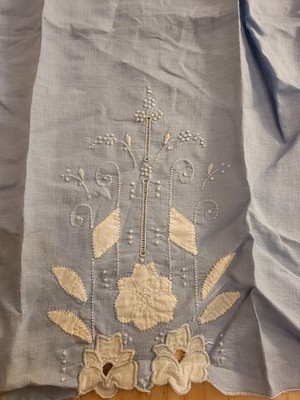 Blue/White Linen Embroidered Floral Rectangular handtowel w/ Cutwork Applique
