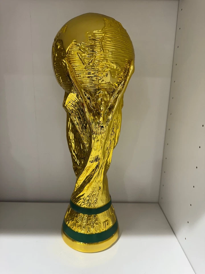 Réplique Coupe du monde en résine 34cm Trophée Neuf Livraison Rapide France - Photo 2/3