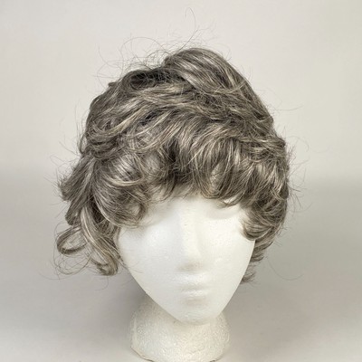 Deadstock Vintage 70s Womens Size Regular Japan Kanekalon Hair Wig Gray Silver Fashion Women Medium Short Straight Natural Hair Wigs Full  main image 4