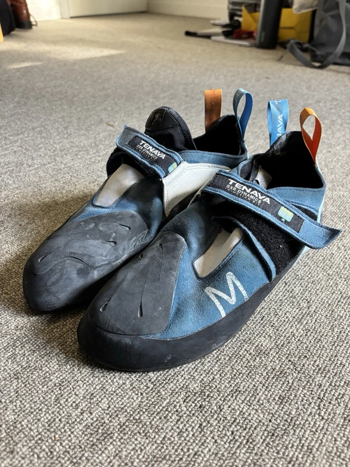 Zapatos de Escalada Tenaya Mastia Negro y Azul Talla: EE. UU. 11. Zapatos de boulder usados Foto 3 de 3