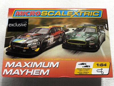 Micro Scalextric Maximum Mayem Aston Martin Maßstab 1:64 (neu)