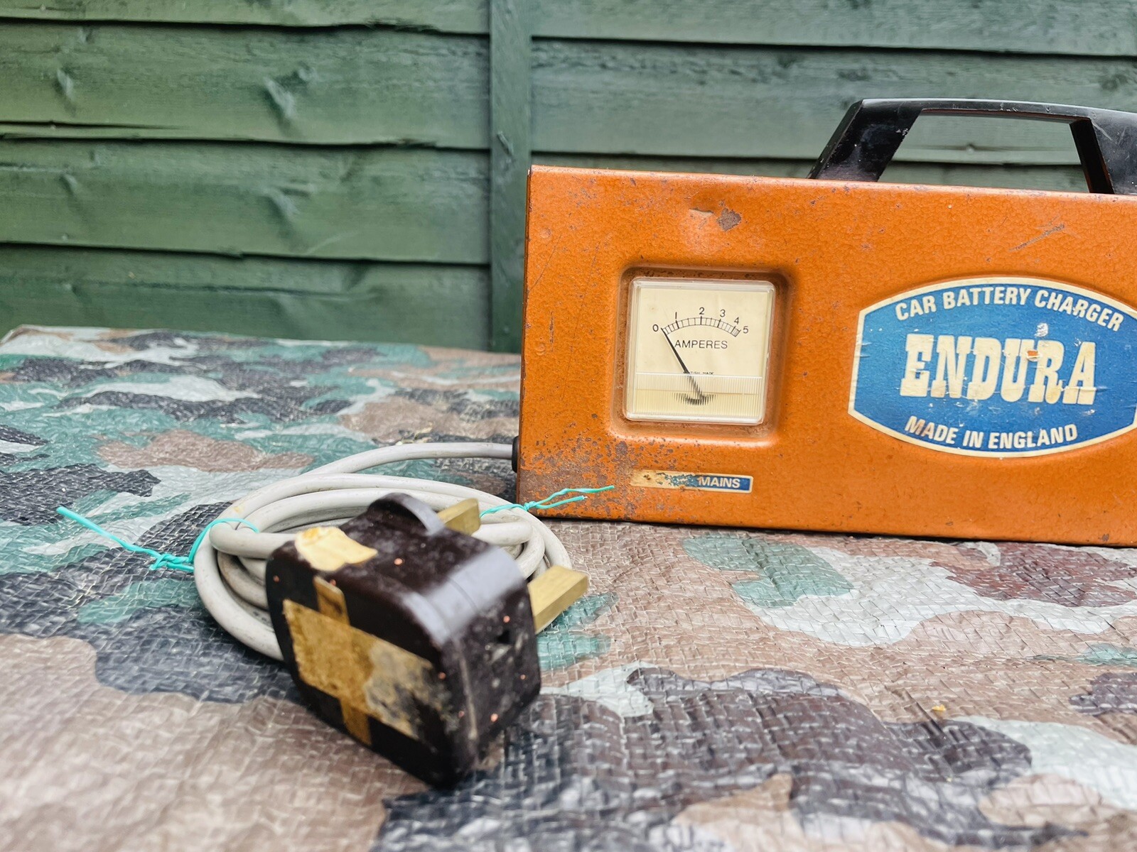 ENDURA Vintage Car Battery Charger, MADE IN ENGLAND circa 1971, Gold