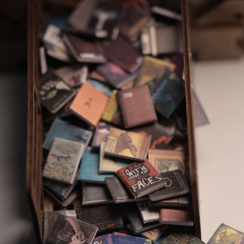 200pcs Miniatures 1/12 Scale Minifigures Dollhouse Old Books Bookshelf Library - Bild 12 von 17