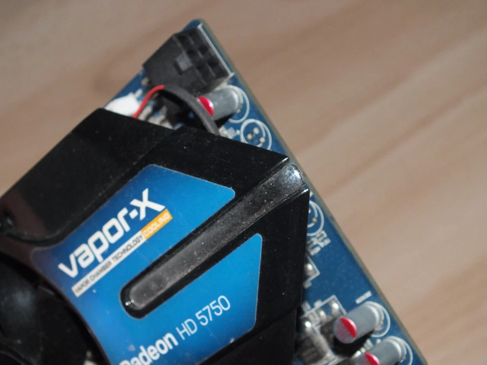 ATI - Carte graphique SAPPHIRE Radeon HD 5750 Vapor-X - 1 Go DDR5 - PCI-E - Photo 3/3