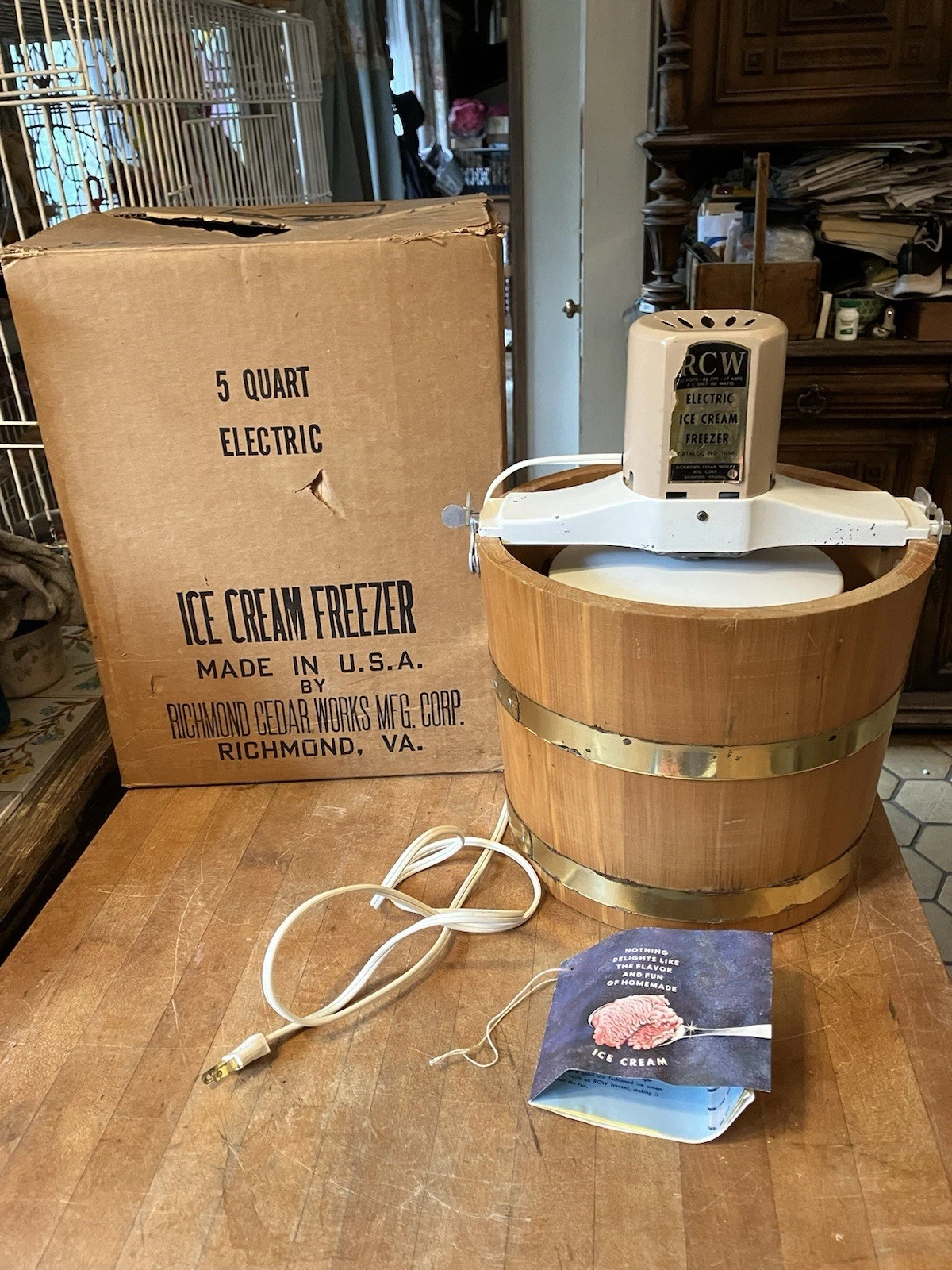 Vtg. Richmond Cedar Works RCW Electric Ice Cream Freezer 5 Qt. Wood Bucket Works