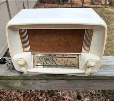 Sonora French Bakelite Multi Band Radio  ︎ White Excellence 202 (Model)  ︎ RARE 