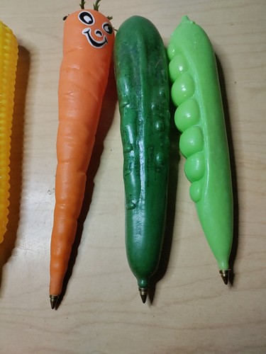 Nice Vintage Collection (5) Italy Made - Corn, Carrot, Cucumber, & Peas Pens - Picture 7 of 13