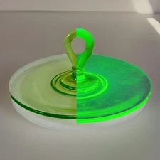 VTG 1930s Green Depression Glass Tid-Bit Tray Dessert Dish W/ Handle Plate Loop