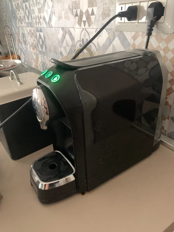 macchinetta del caffe bialetti nera utilizzata pochissimo - Immagine 3 di 4