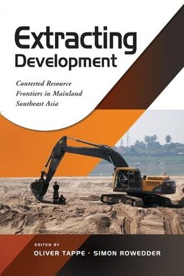 Extracting Development (Paperback)