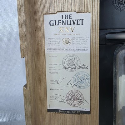 Glenlivet Single Malt Scotch Whisky XXV 25 Years Age Wooden box w