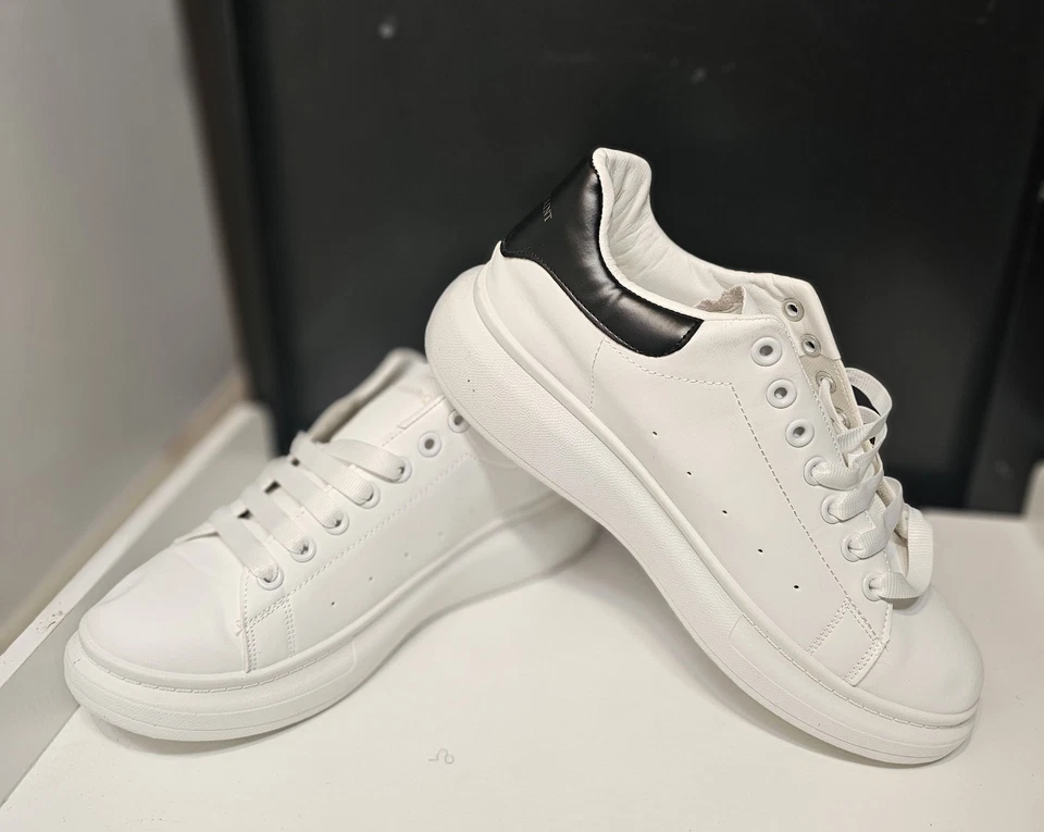 Casual Unisex Shoes for Men and Women Ideal for All Seasons. With High Quality - Image 2 of 4