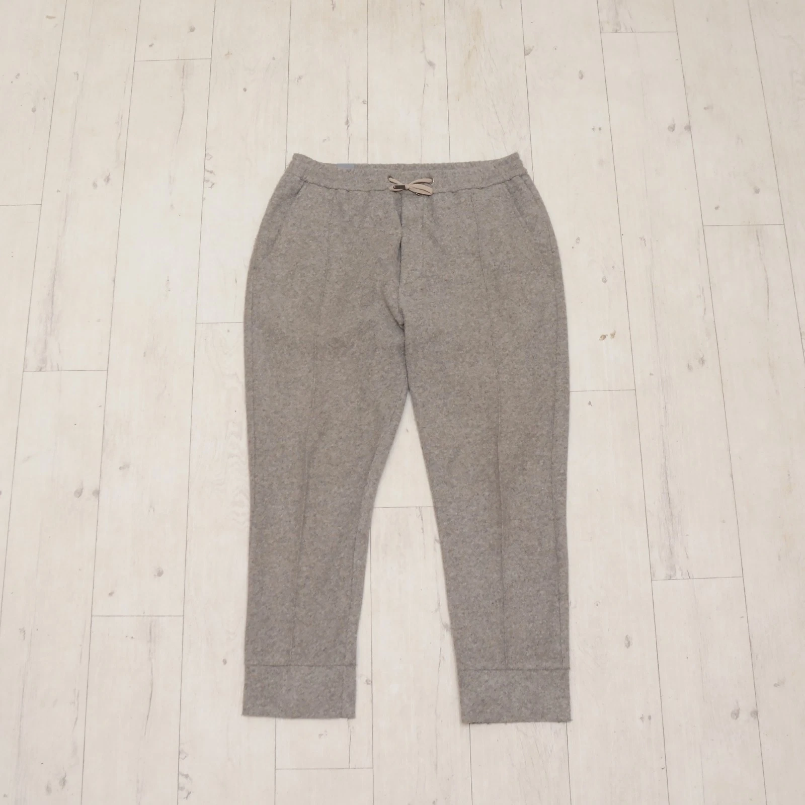 Luxury Hosio made of Yarn Beige Wool Cropet Pants Size 50 Italian Designer