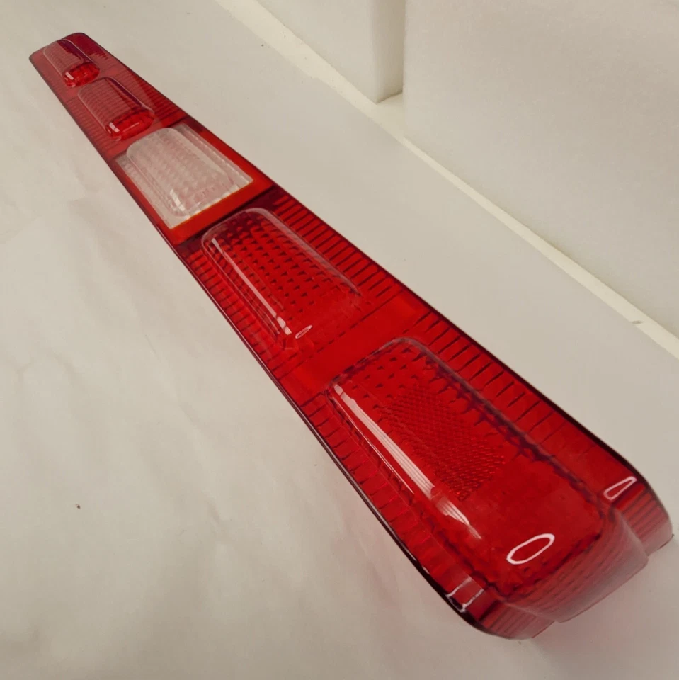 Dodge Monaco 1969 luz trasera lateral derecha pasajero lámpara lente 2932748 nuevo en stock Foto 3 de 4