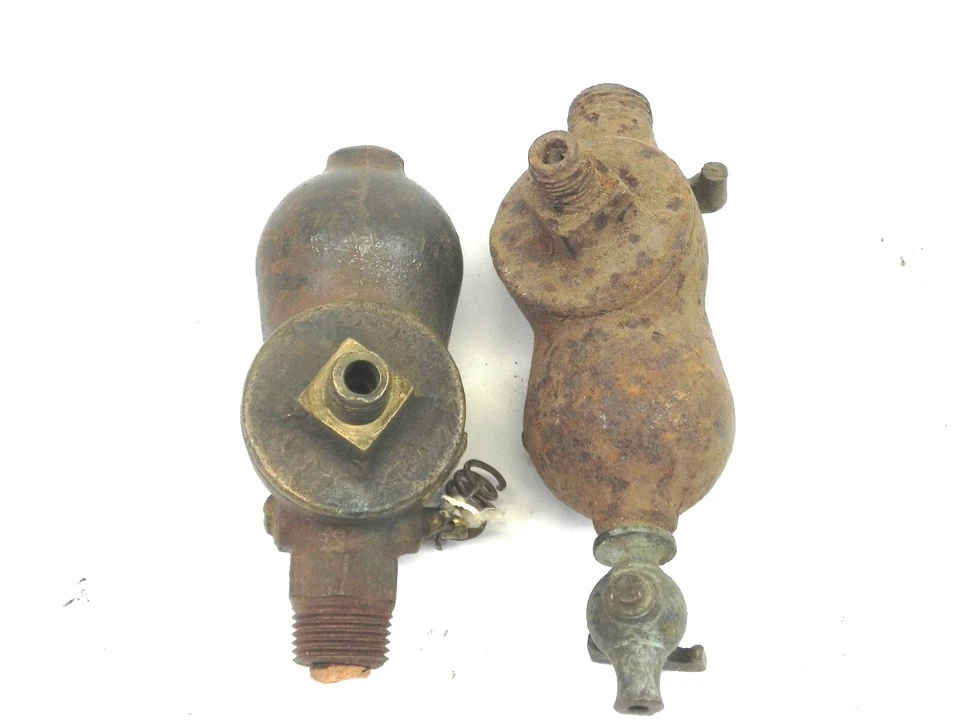 LOTE USADO VINTAGE DE 2 VÁLVULAS DE CIERRE DEL TANQUE DE GASOLINA FORD MODELO T CON DESGASTE Y ÓXIDO Foto 3 de 4