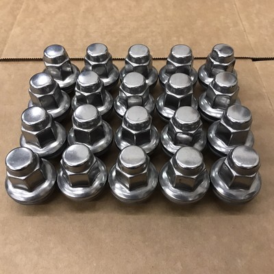 2014 toyota tundra lug nut socket size