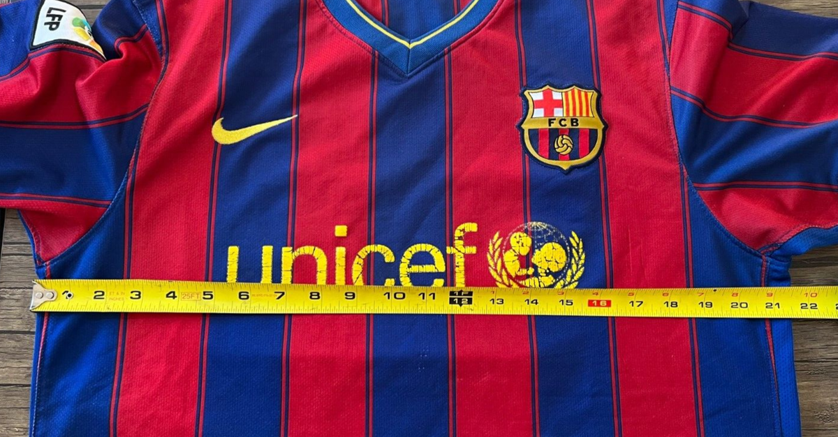 Club Barcelona FC Authentic Nike Jersey Size Small 2009-2010