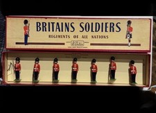 THE COLDSTREAM GUARDS ATTENTION, WITH OFFICER. Made in England No. 2082