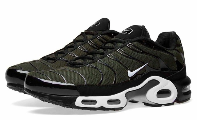 nike black and white tns