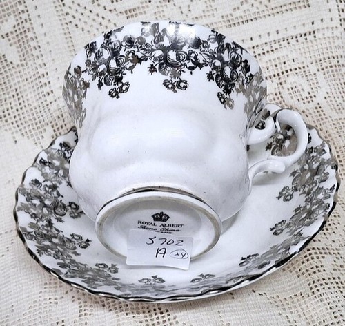Royal Albert vintage teacup -25th Anniversary silver on white teacup - Picture 5 of 6