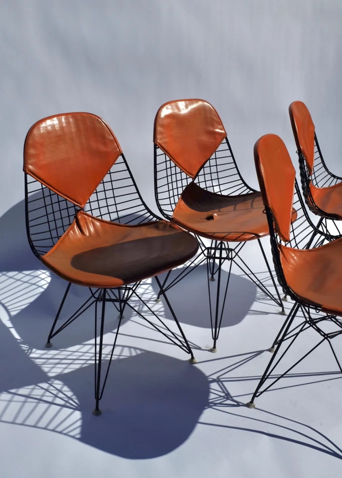 Sillas de bikini Charles Eames DKR-2 Eiffel 1964 tercera generación 4, negras y naranjas Foto 4 de 4
