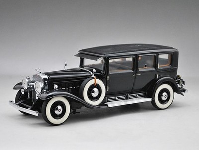 Al Capone's Armored Cadillac Diecast Model Car in 1:24 Scale by