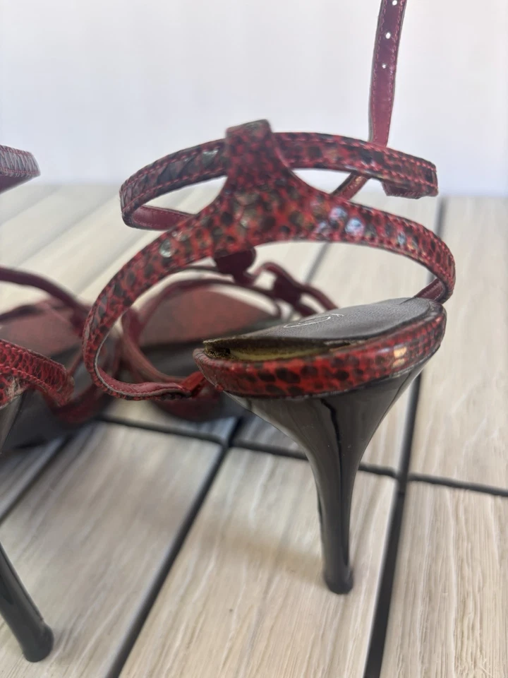 Женские босоножки Delicious из красной и черной змеиной кожи на насосе размер 9 - Изображение 4 из 4