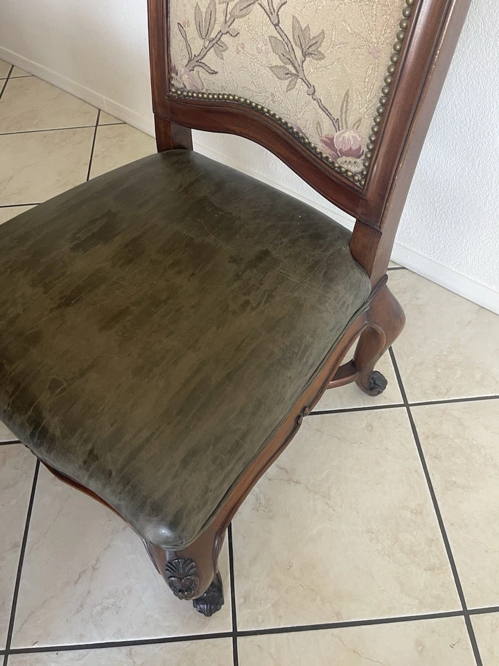 Mesa de comedor Henrendon con sillas personalizadas Foto 3 de 4