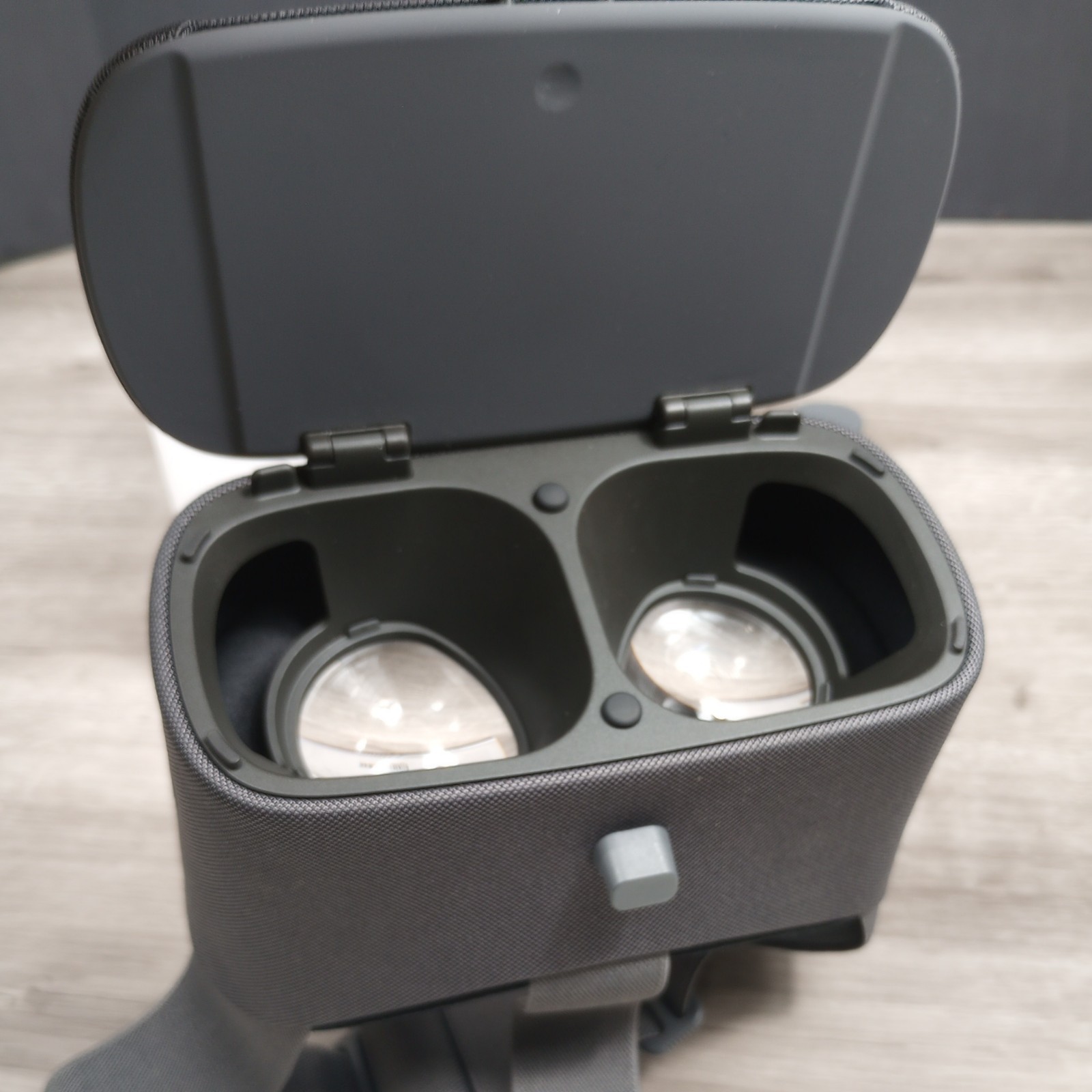 Google Daydream View Virtual Reality [VR] Headset Slate w/ Remote