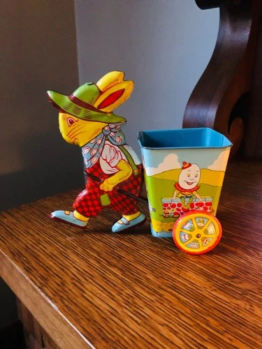Vintage Tin JChein litho Easter rabbit pull toy 1940-1950 Mint condition